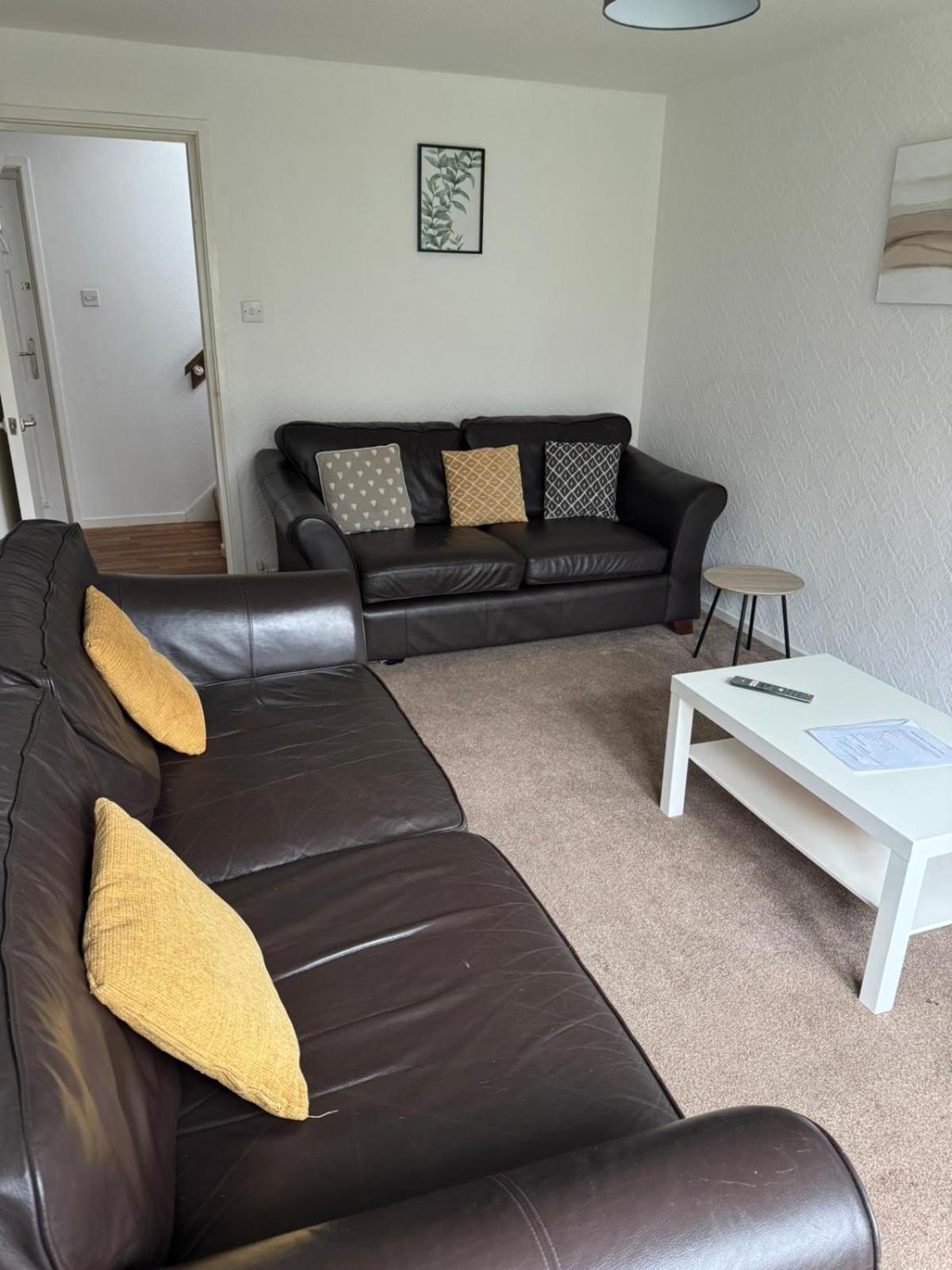 Large 2 Bedroom House Wombridge Bagian luar foto