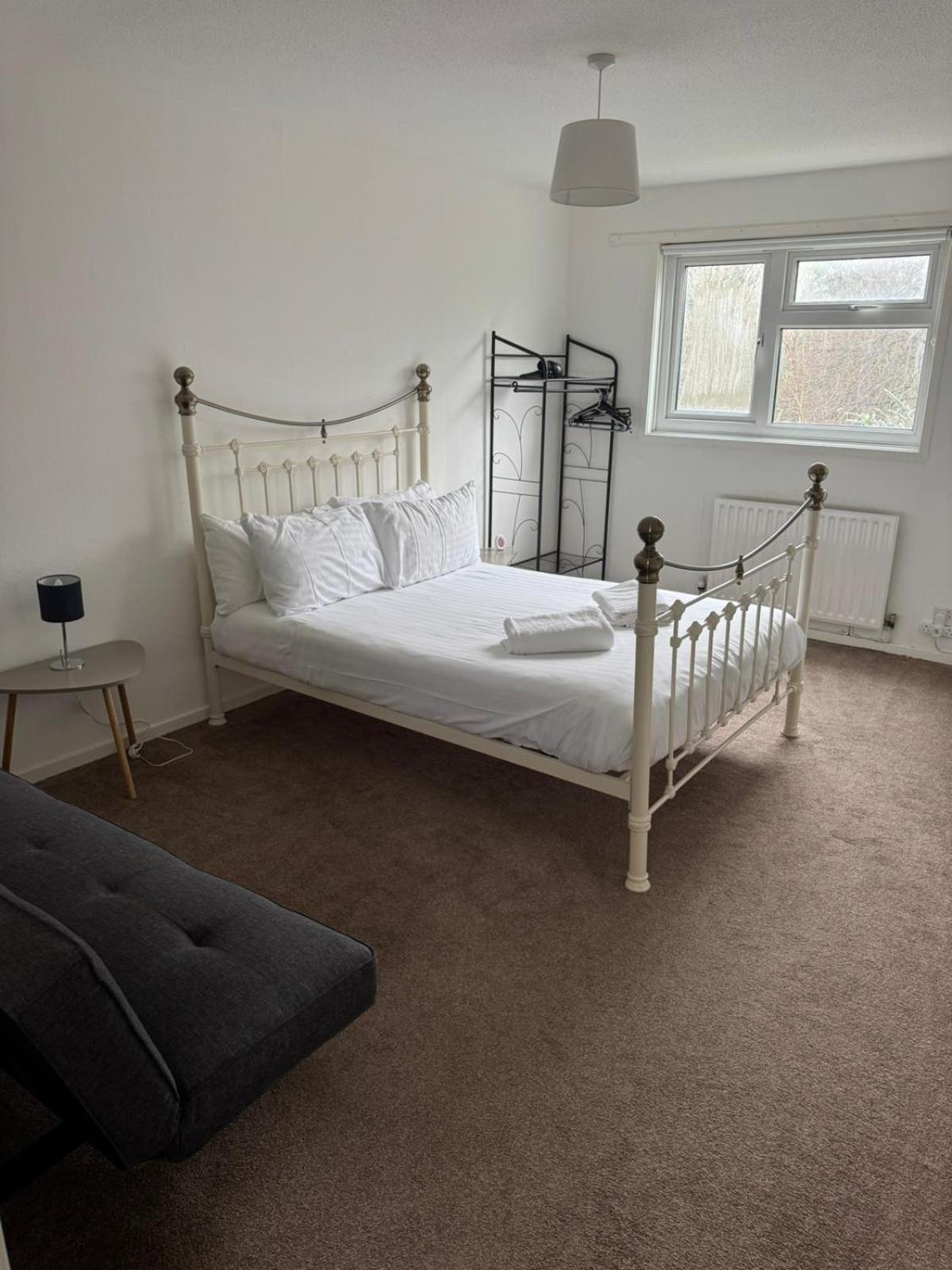Large 2 Bedroom House Wombridge Bagian luar foto