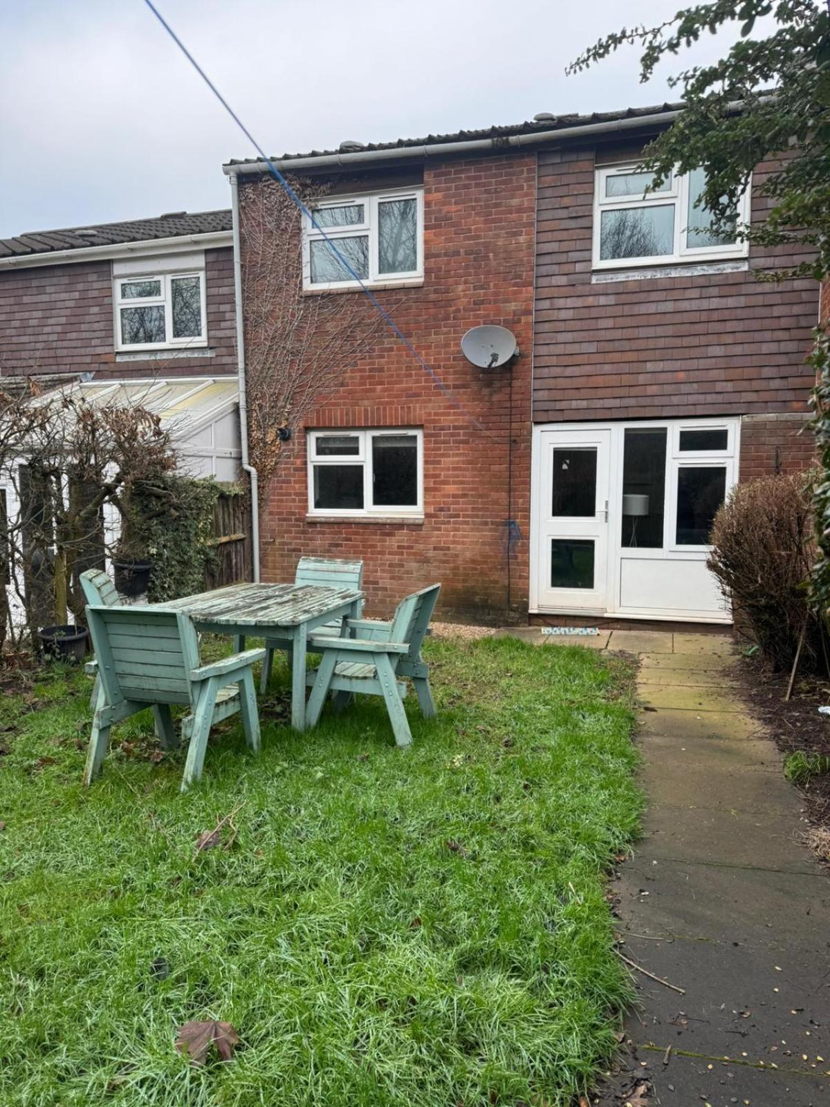 Large 2 Bedroom House Wombridge Bagian luar foto