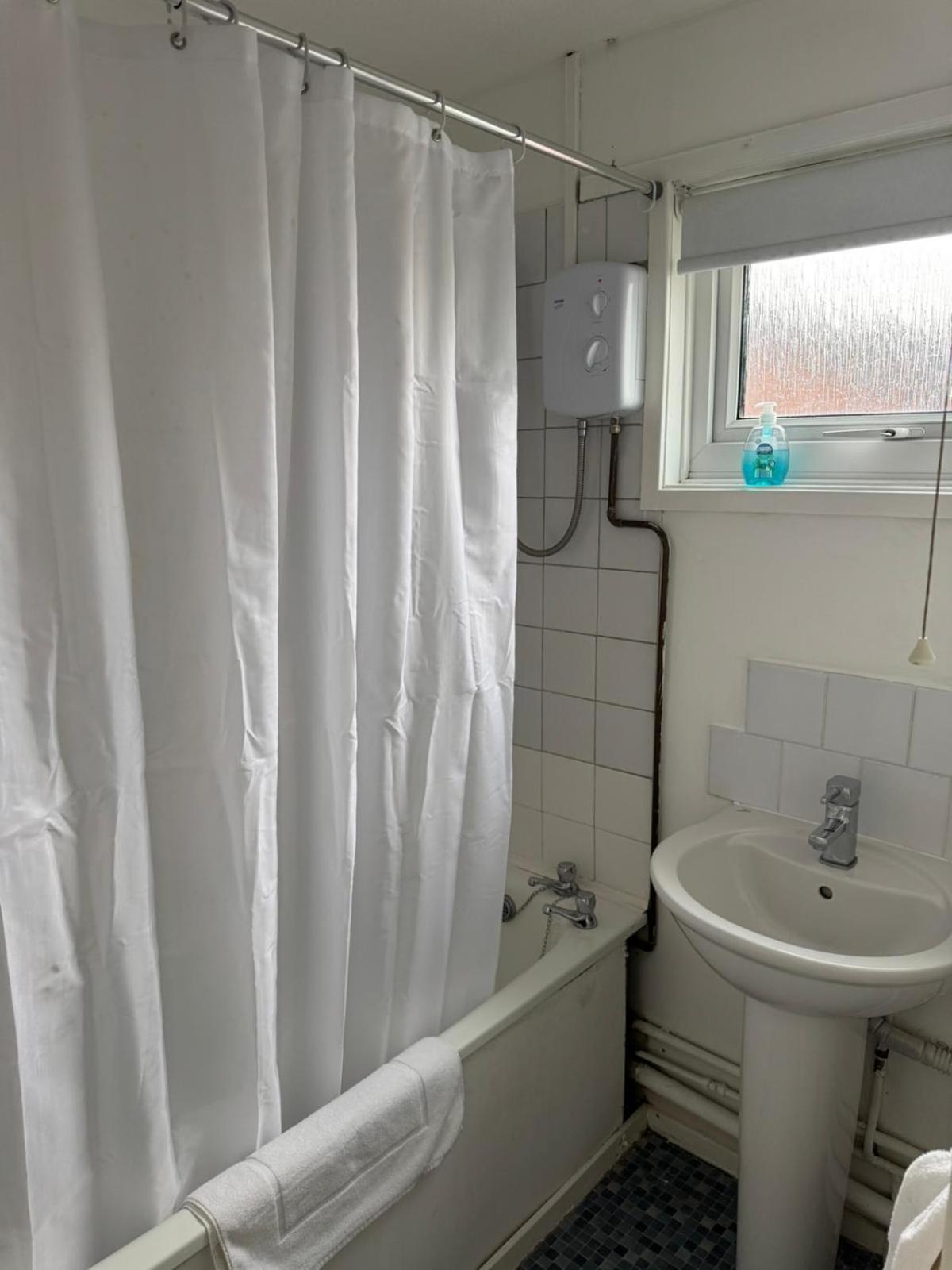 Large 2 Bedroom House Wombridge Bagian luar foto