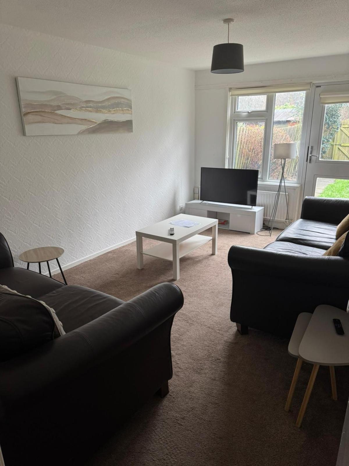 Large 2 Bedroom House Wombridge Bagian luar foto