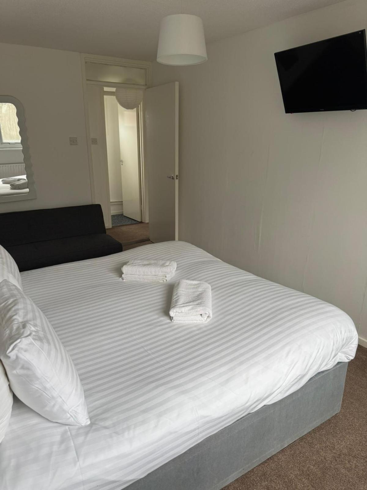 Large 2 Bedroom House Wombridge Bagian luar foto